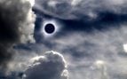 Alerta máxima de la AEMET para Galicia durante el eclipse solar de hoy: llegan nubes y fenómenos que nadie esperaba