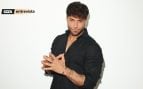 Montoya posando