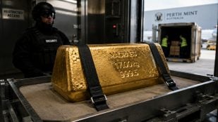 Traslado barra de oro de Nueva Zelanda a Australia, medidas de seguridad para transportar oro, industria minera oro de 2 millones de euros.