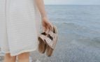 Adiós a las sandalias: en 2026 este zapato cerrado es la mejor opción para llevar con faldas y vestidos