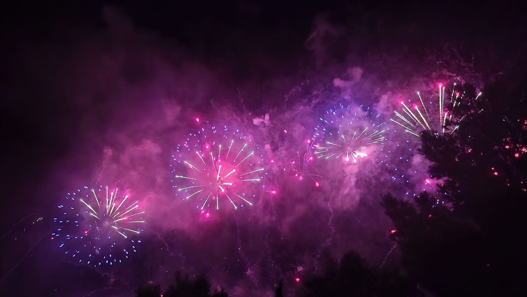 Heridos por una carcasa 27 espectadores de un espectáculo de fuegos artificiales en Altea (Alicante)