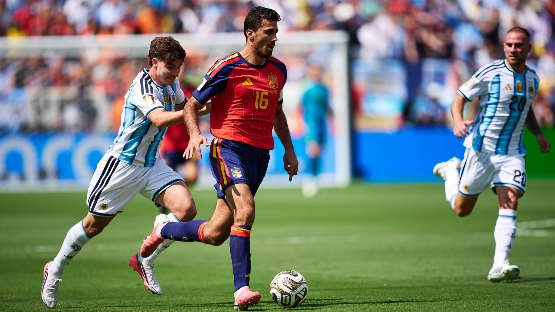 El Barcelona busca fichar a Rodri, Julián y un central cuando todavía no tiene inscrito a ningún fichaje