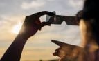 Alerta sanitaria ante el eclipse: retiran varios modelos de gafas por riesgo para la vista