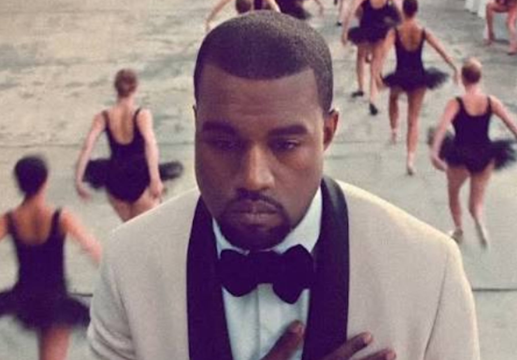 Imagen de un vídeo musical de Kanye West. (Foto: Vevo)