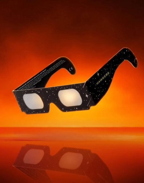Gafas de eclipse de Hawkers como novedades COOL