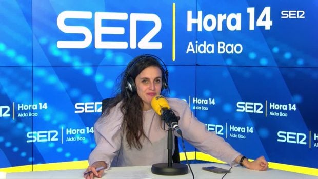 Aida Bao en el estudio del programa 'Hora 14 fin de semana' (Cadena SER).