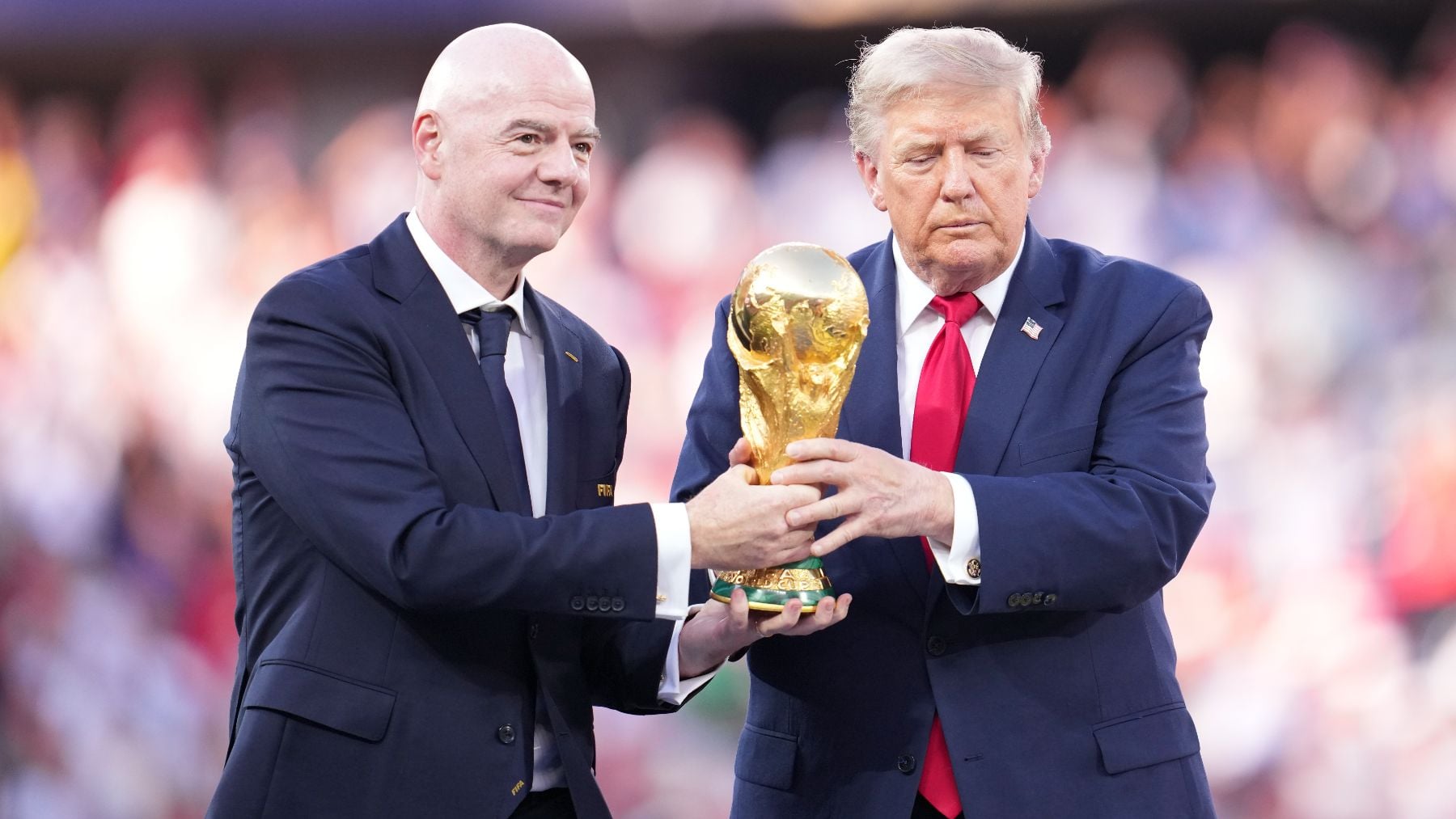 Trump saca la cara por Infantino: Es fantástico, sería un terrible error si le reemplazan