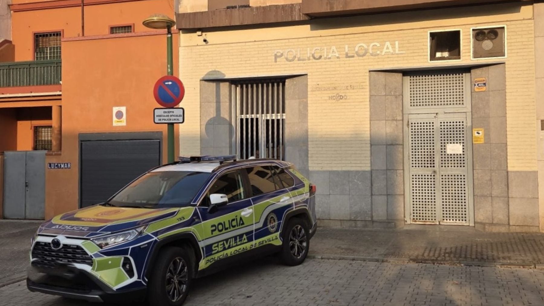 Ratas, aguas fecales y aires acondicionados averiados: así trabaja la Policía Local de Sevilla
