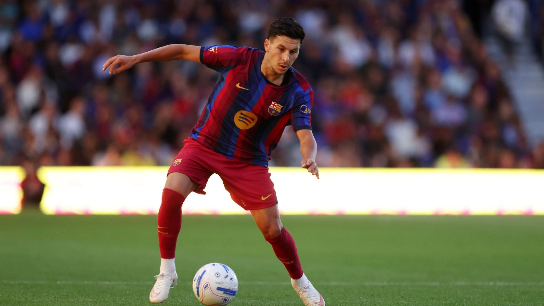 Roony se lesiona de gravedad en su rodilla y el Barcelona se queda sin una salida segura