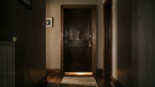 cerrar la puerta del dormitorio antes de dormir