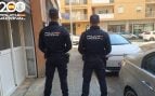 casa cucarachas niños menores padres detenidos insectos basura