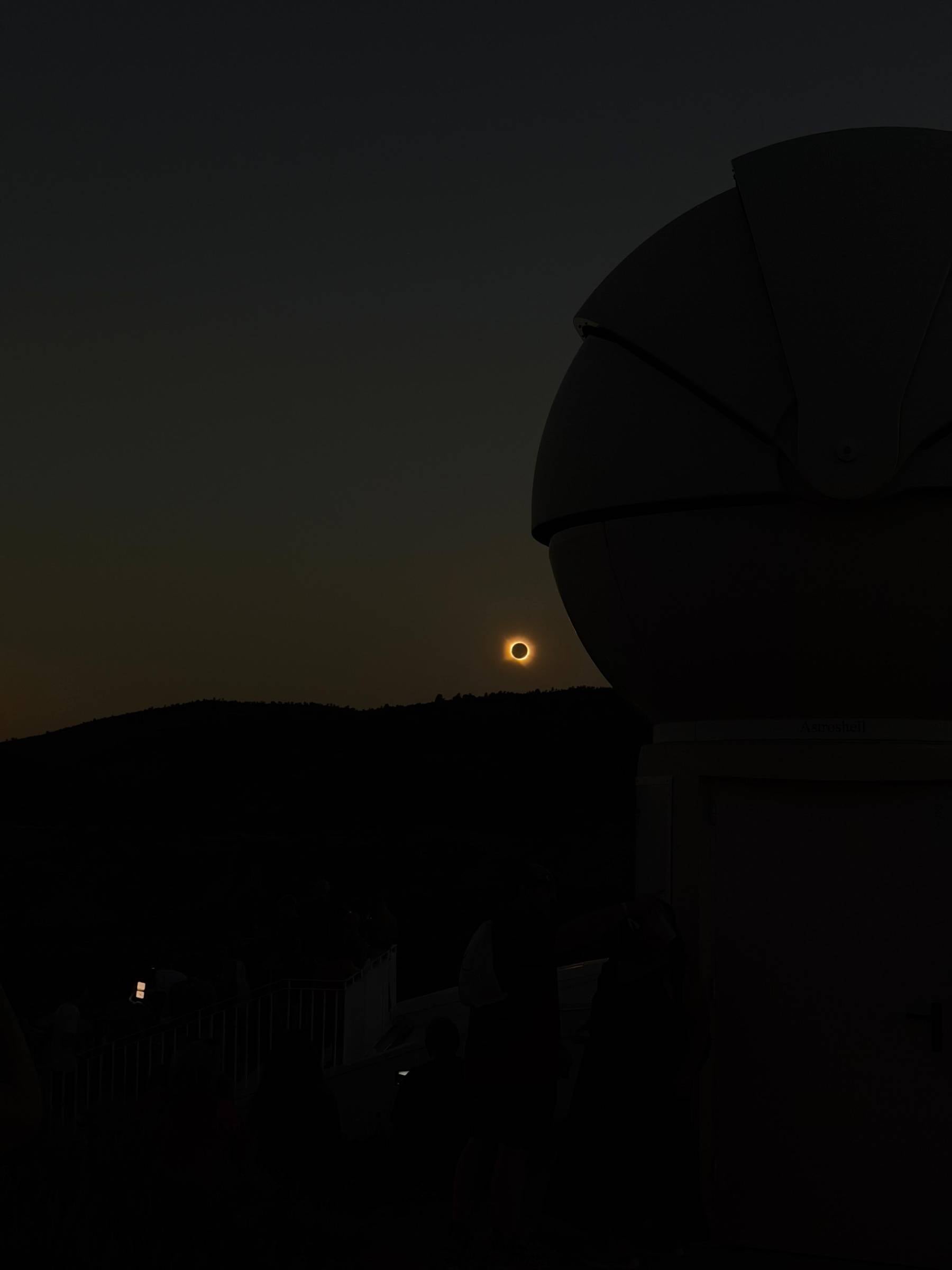 Arcos de las Salinas durante el eclipse. (Foto: COOL)