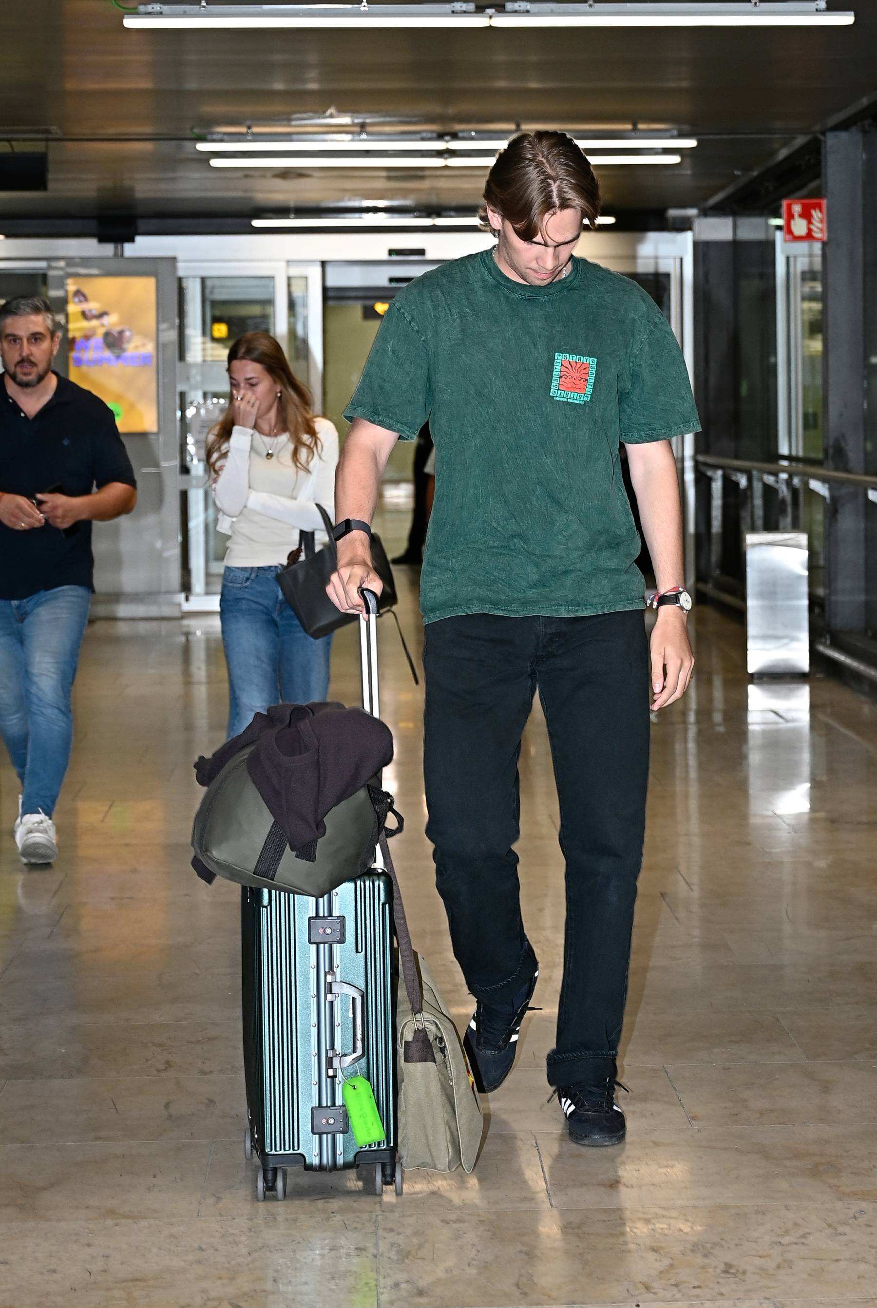 Miguel Urdangarin a la vuelta de un viaje. (Foto: Europa Press)