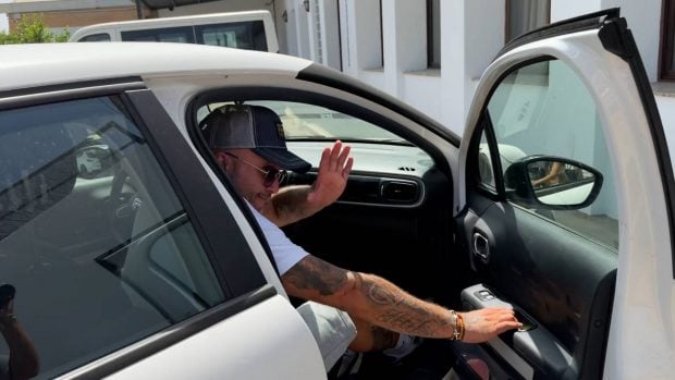Kiko Rivera en el interior de un veh&iacute;culo. (Foto: Europa Press)