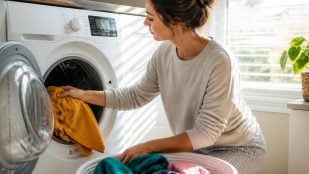 Vinagre blanco y detergente para la ropa