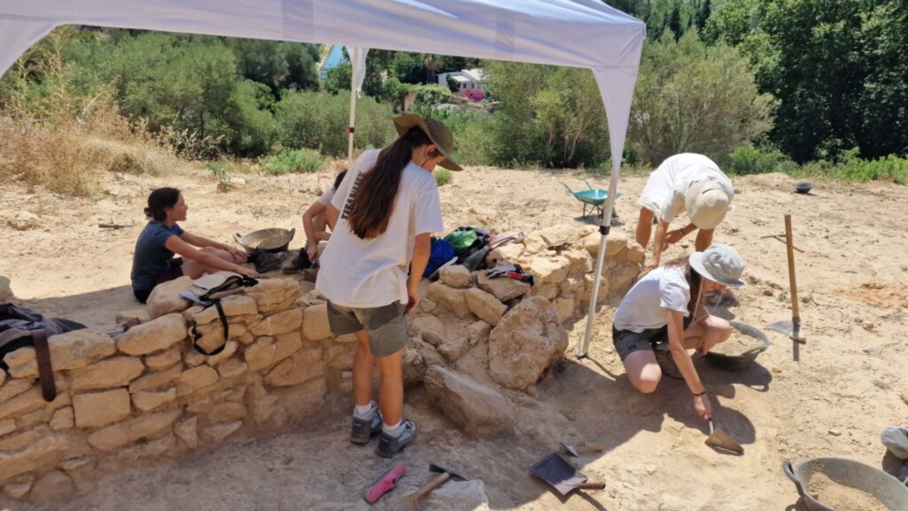 Los arqueólogos encuentran en un yacimiento de Tarragona estratos protohistóricos anteriores al siglo III a. C.: también hay sellos, monedas y restos romanos
