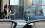 Georgina Rodríguez y Cristiano en una terraza. (Foto: Europa Press)