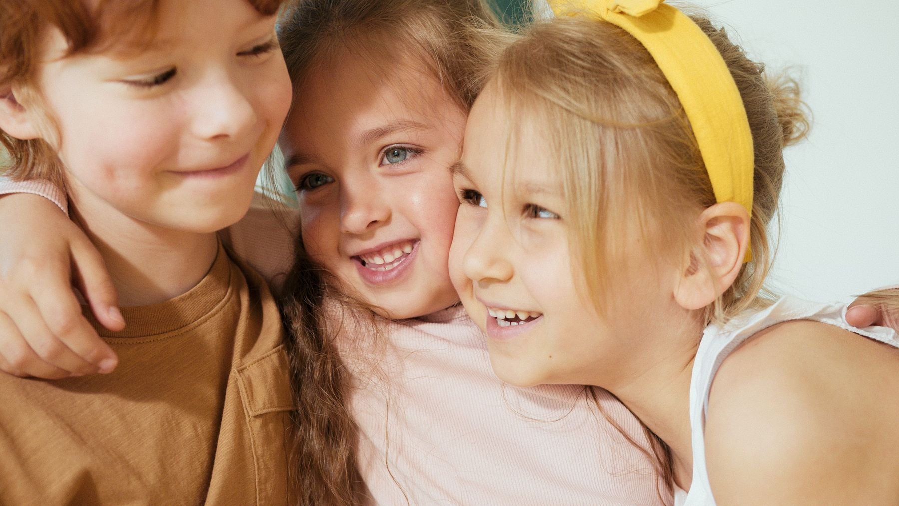 Los psicólogos infantiles coinciden: para que tu hijo desarrolle inteligencia emocional debes detectar las 4 amistades que tiene que evitar