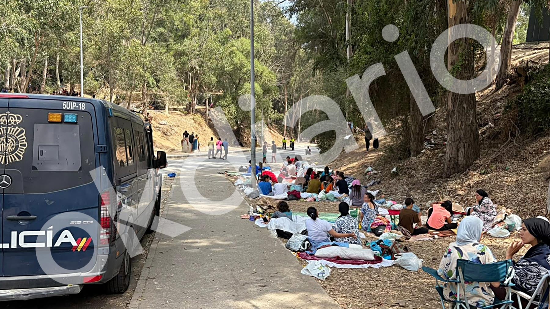 Niñas marroquíes de 10 años se esconden bajo los coches de la Policía por miedo a ser violadas por los invasores de Ceuta