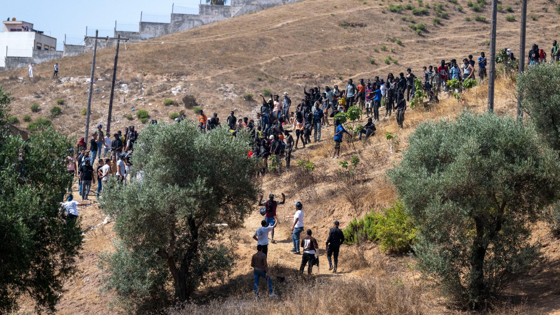Crisis migratoria en Ceuta, última hora en directo | Frontera blindada y máxima tensión ante un posible nuevo asalto