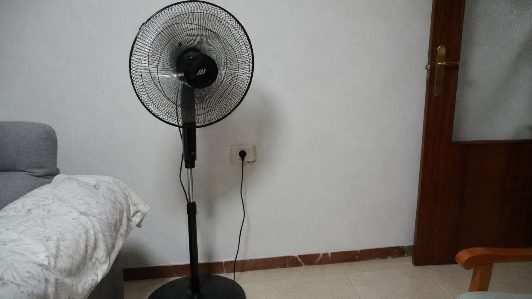 Los electricistas y expertos en climatización coinciden: Un ventilador consume 60 vatios y cuesta 2,16 euros al mes usándolo 8 horas al día
