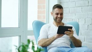 Poner una moneda encima del router del WiFi: para qué sirve y si es factible para acceder a internet
