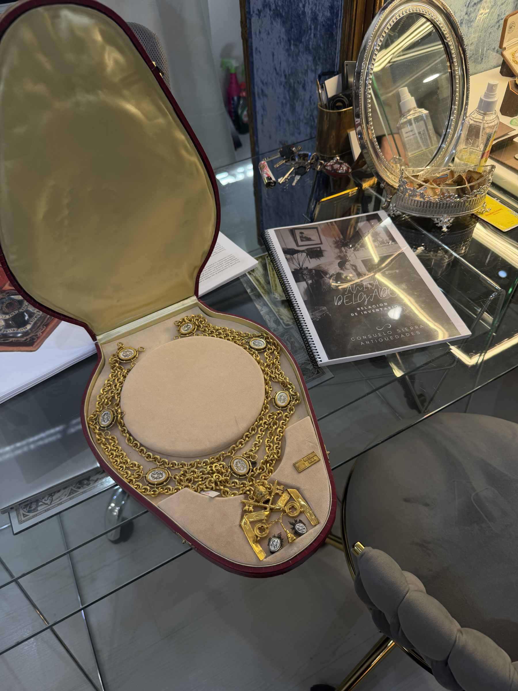 Joyas del anticuario de Consuelo Sierra. (Foto: COOL)