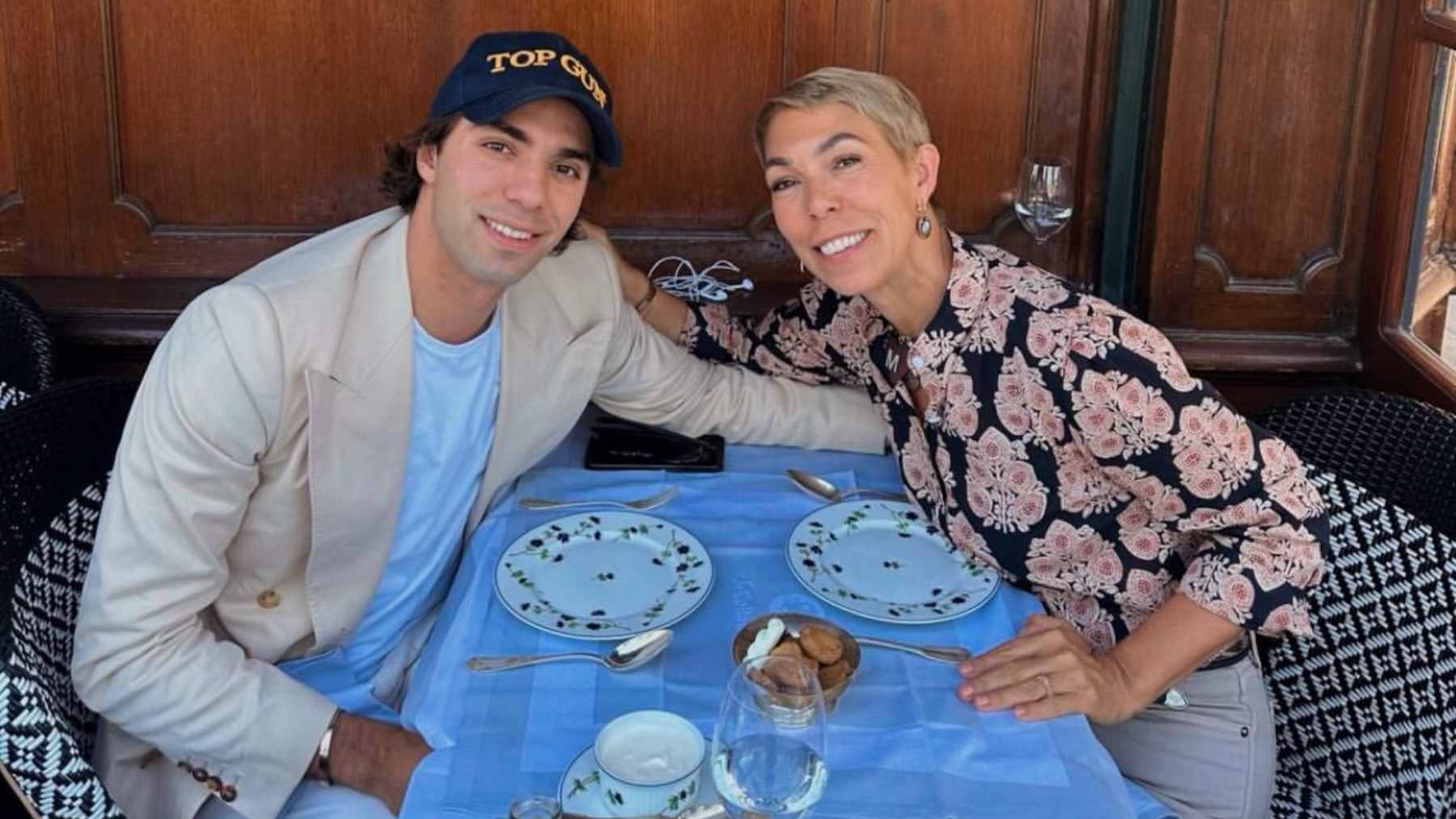 Carlo Agostinelli y  Mathilde Favier en una comida. (Foto: @carlo_agostinelli)