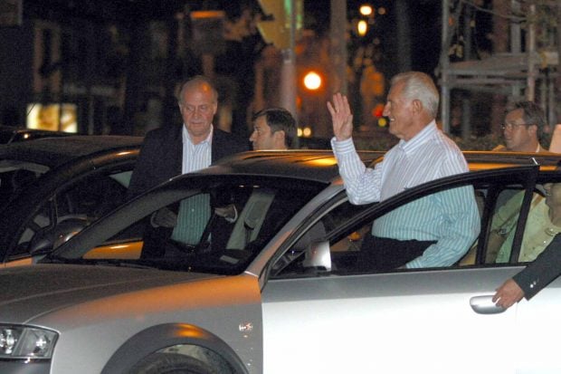 El Rey Juan Carlos I y Josep Cus&iacute; en Madrid. (Foto: Europa Press)