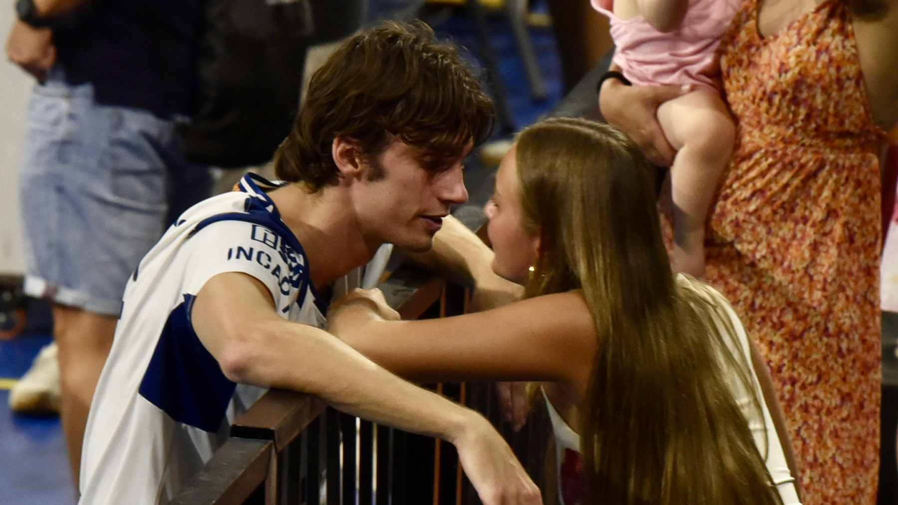Pablo Urdangarin y Johanna Zott durante un partido de él. (Foto: Europa Press)