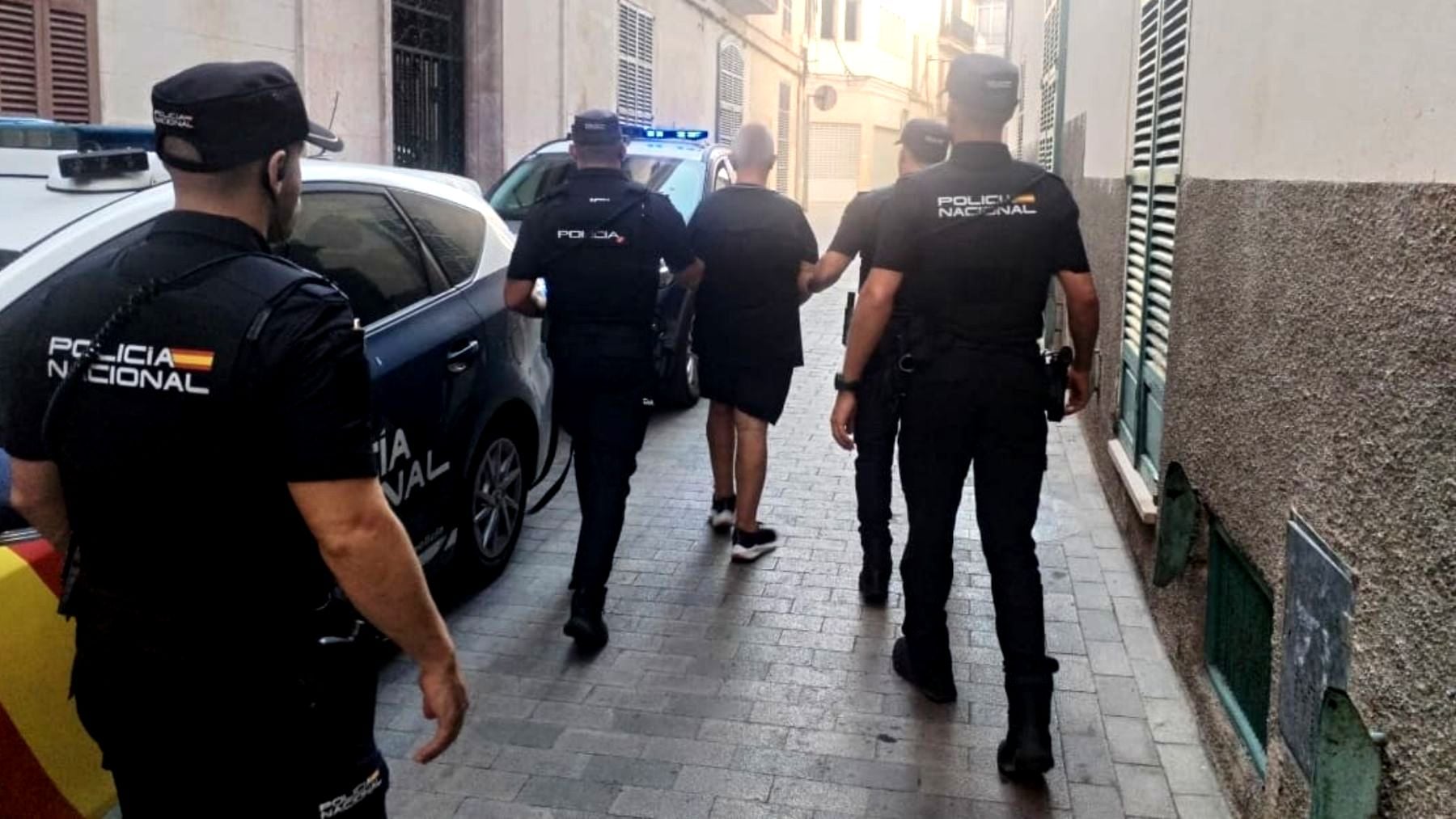 El acusado, de 61 años, entrando en los juzgados de Manacor.