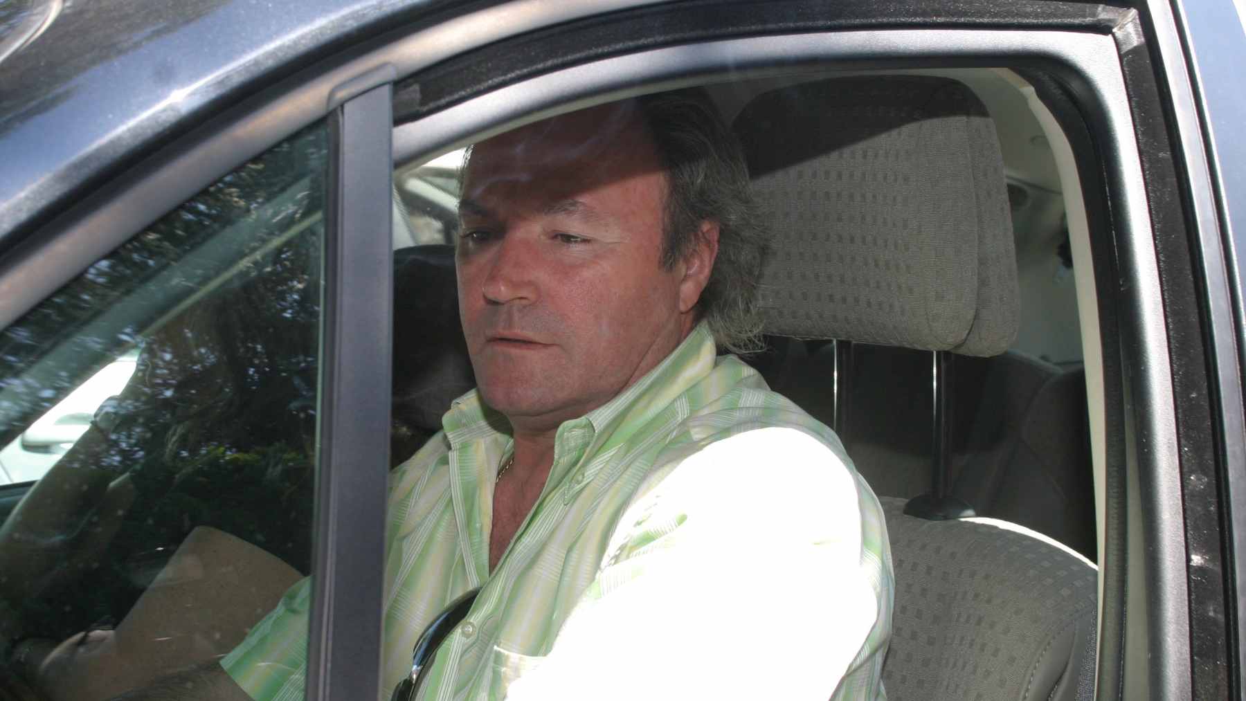 Amador Mohedano en el interior de un coche. (Foto: Europa Press)