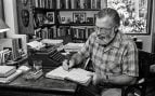 La frase de Hemingway, escritor, sobre la superación personal: «No hay nada noble en ser superior a tus semejantes; la verdadera nobleza radica en ser superior a tu antiguo ser»