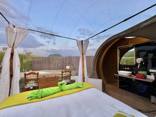Hotel Burbuja Cosmoveros, Segovia, Hoteles