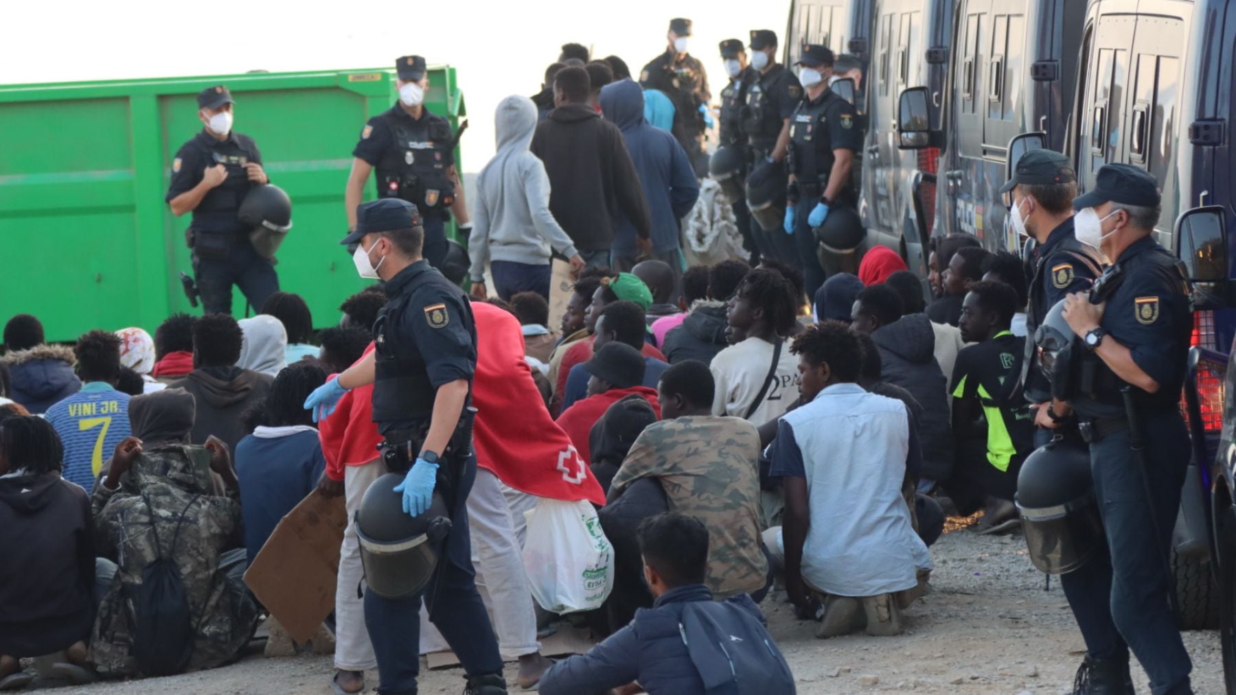 El Gobierno traslada a los inmigrantes ilegales de El Trampolín a un campamento temporal, sin devolverlos a Marruecos
