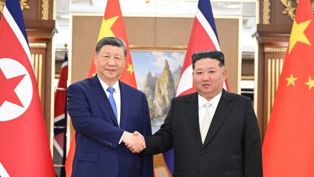 El presidente de China, Xi Jinping, con el lider de Corea del Norte, Kim Jong Un (Foto: EP).