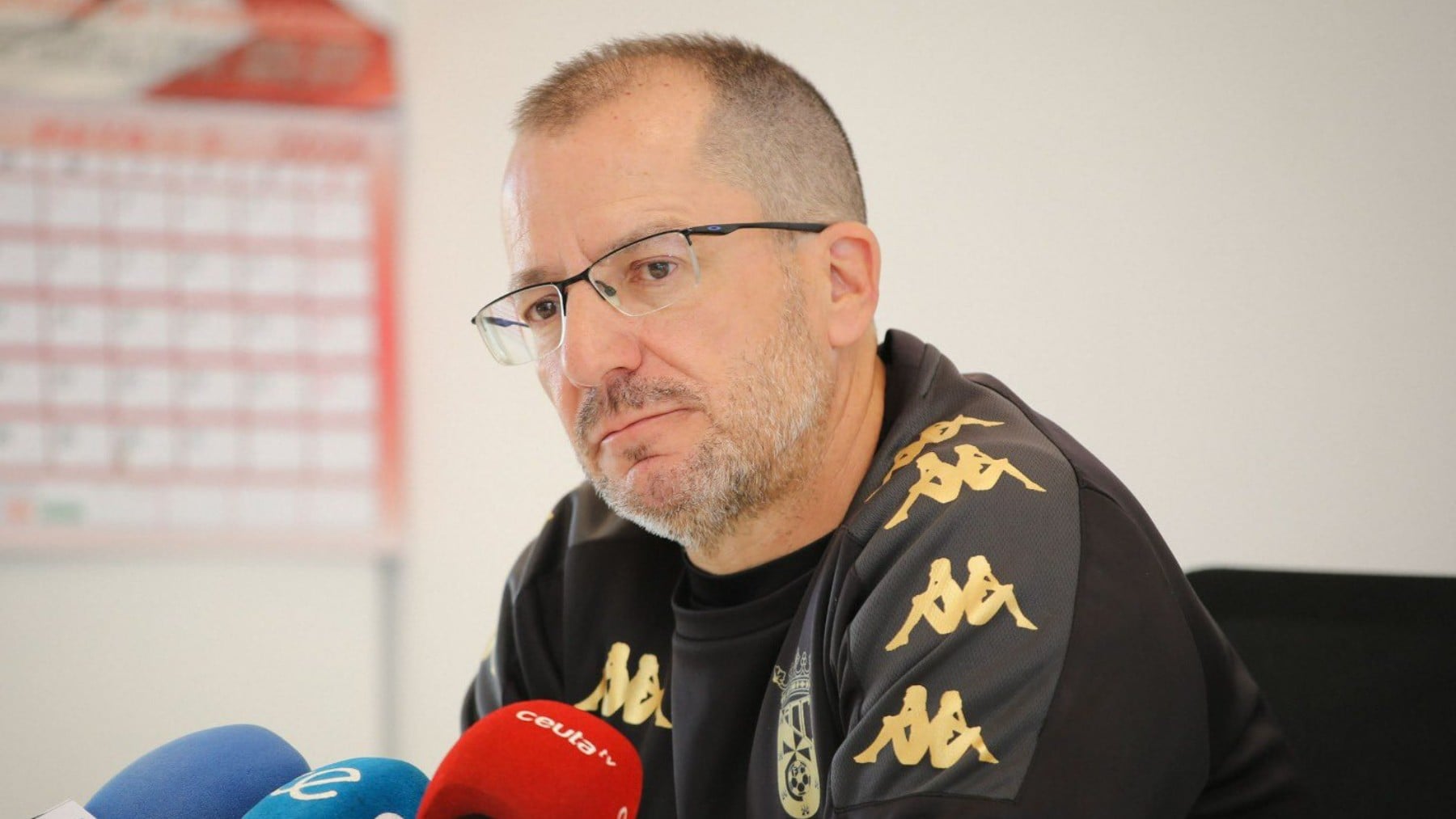 El entrenador del Ceuta llora ante el abandono del Gobierno: Esto es catastrófico, estoy muy decepcionado con mi país