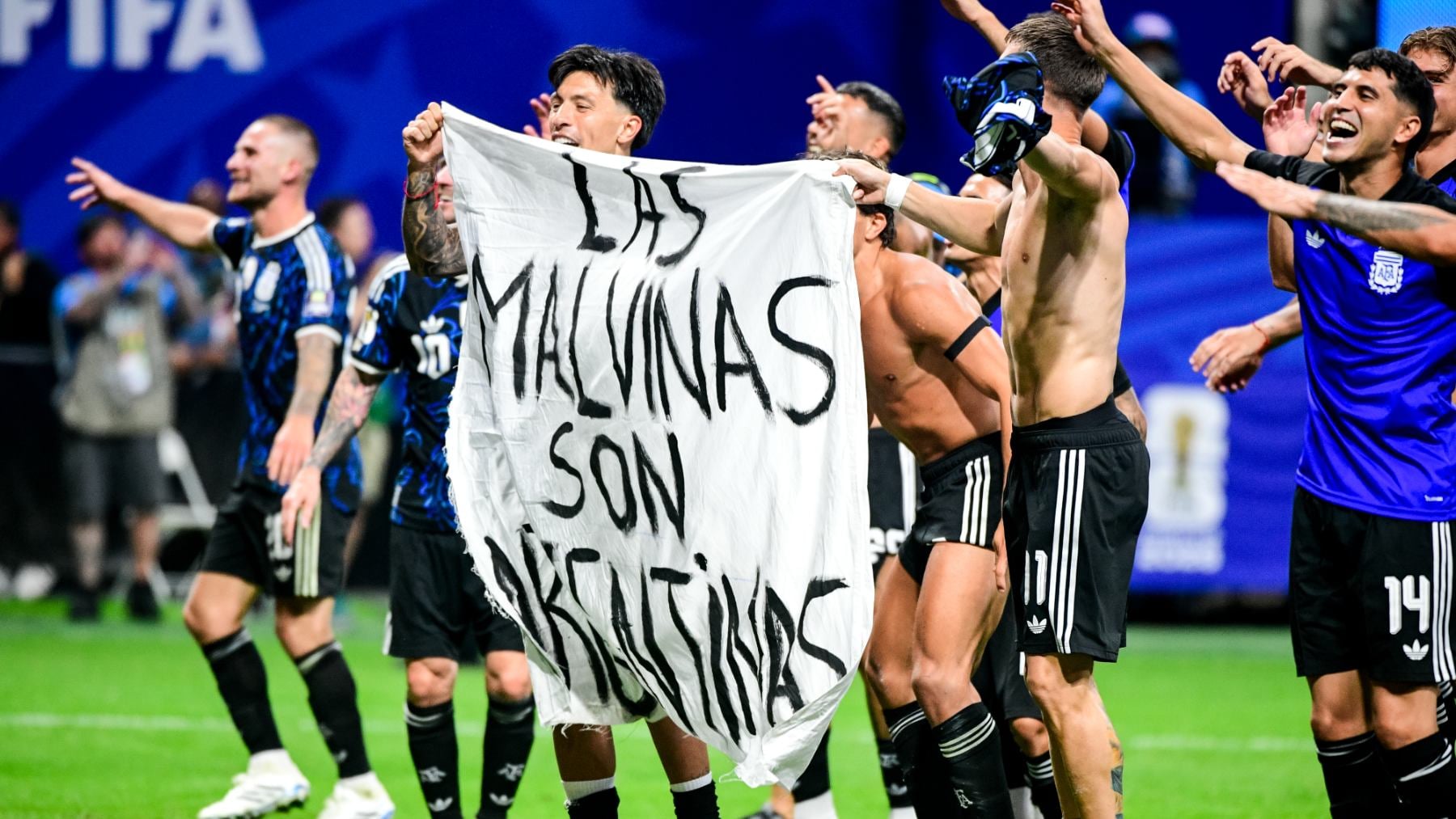 FIFA indulta a Argentina por su pancarta de las Malvinas y no le pone ninguna sanción deportiva