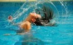 Una peluquera sobre el cuidado del pelo y las veces que hay que lavarlo en verano: 