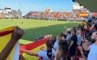 Espectacular: así suena el himno de España en el partido del Ceuta con un estadio lleno de banderas