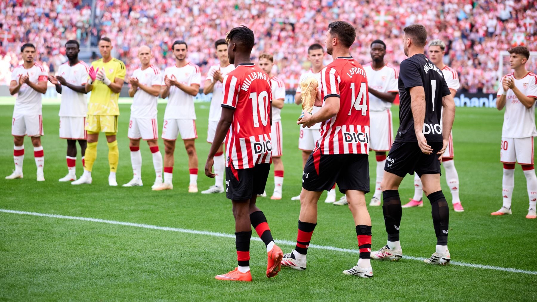 Imagen del homenaje a los jugadores del Athletic. (Getty)