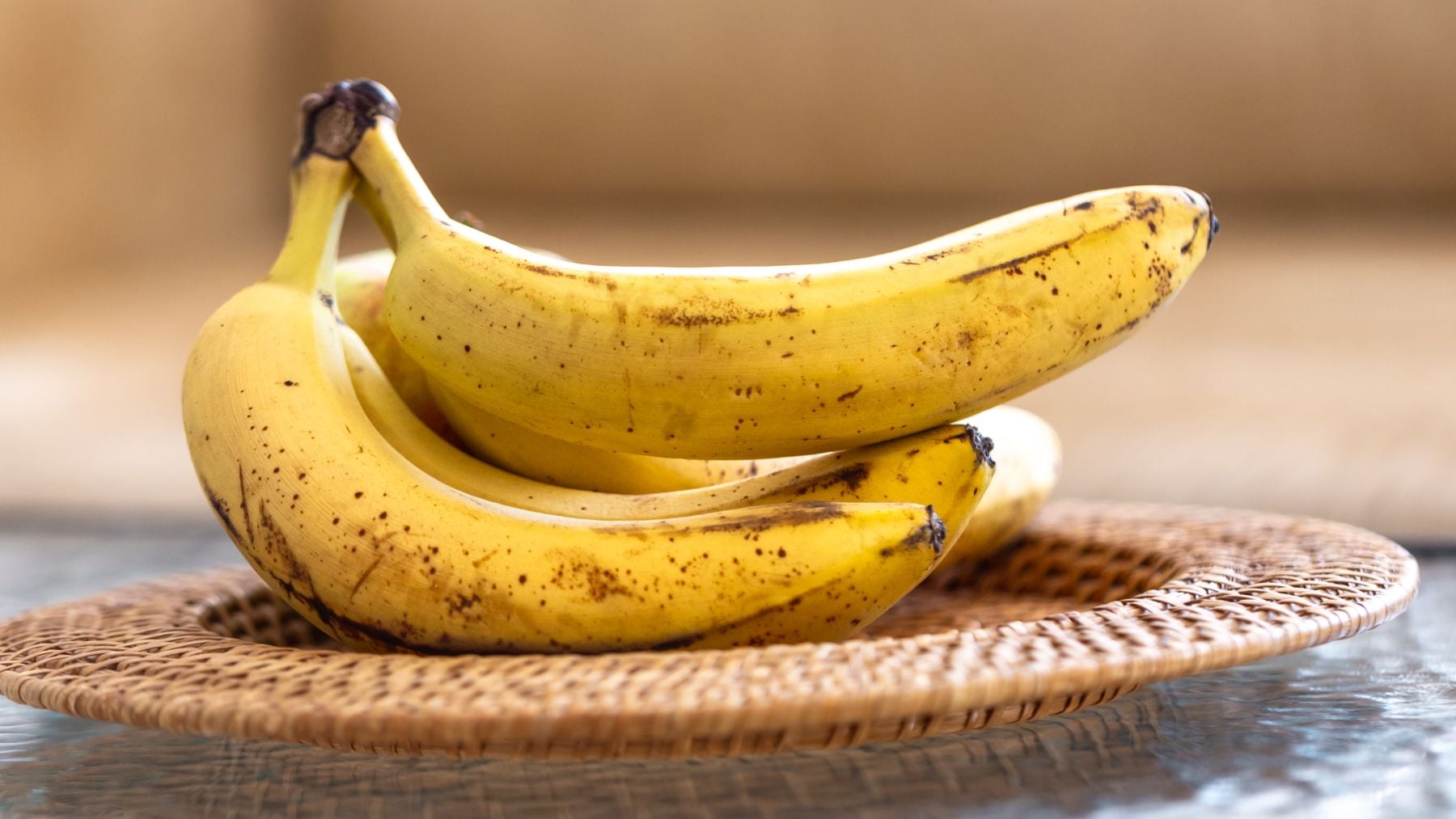 Ni en el frigorífico ni en la encimera: los fruteros explican cómo guardar los plátanos para que duren frescos varias semanas