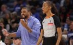 Los árbitros de la WNBA detienen el partido