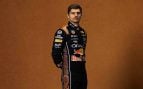 Max Verstappen posando con su mono del Gram Pemio de Países Bajos