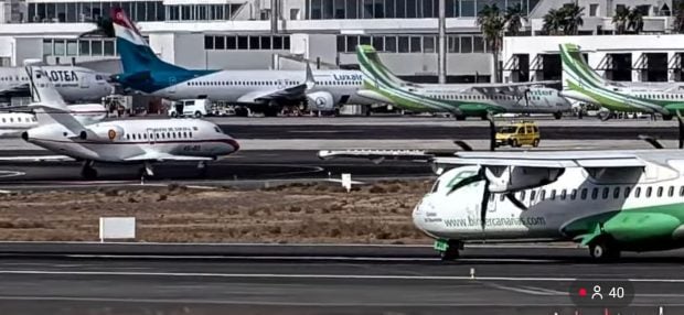 El Falcon a su llegada a Lanzarote para recoger a Pedro S&aacute;nchez.