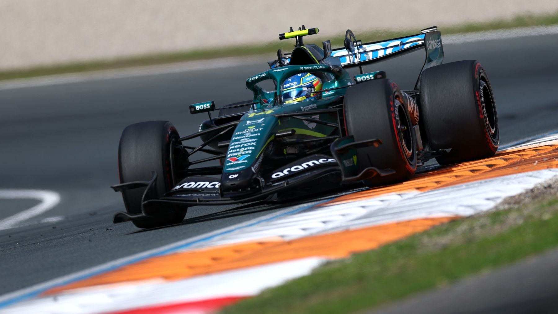 Fernando Alonso culmina una remontada heroica en Holanda y Norris se niega a cederle el título a Antonelli