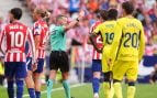 Hernández Hernández desespera a Simeone: pita dos penaltis para el Villarreal y expulsa a Le Normand
