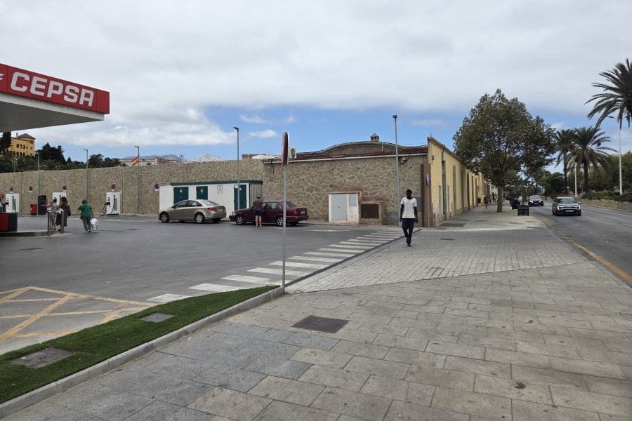 Varios invasores marroquíes asaltan y agreden con violencia a un guardia civil en Ceuta