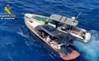 Un hombre roba un barco de más de un millón de euros en el puerto de Sóller y en su huida embiste a la lancha de la Guardia Civil