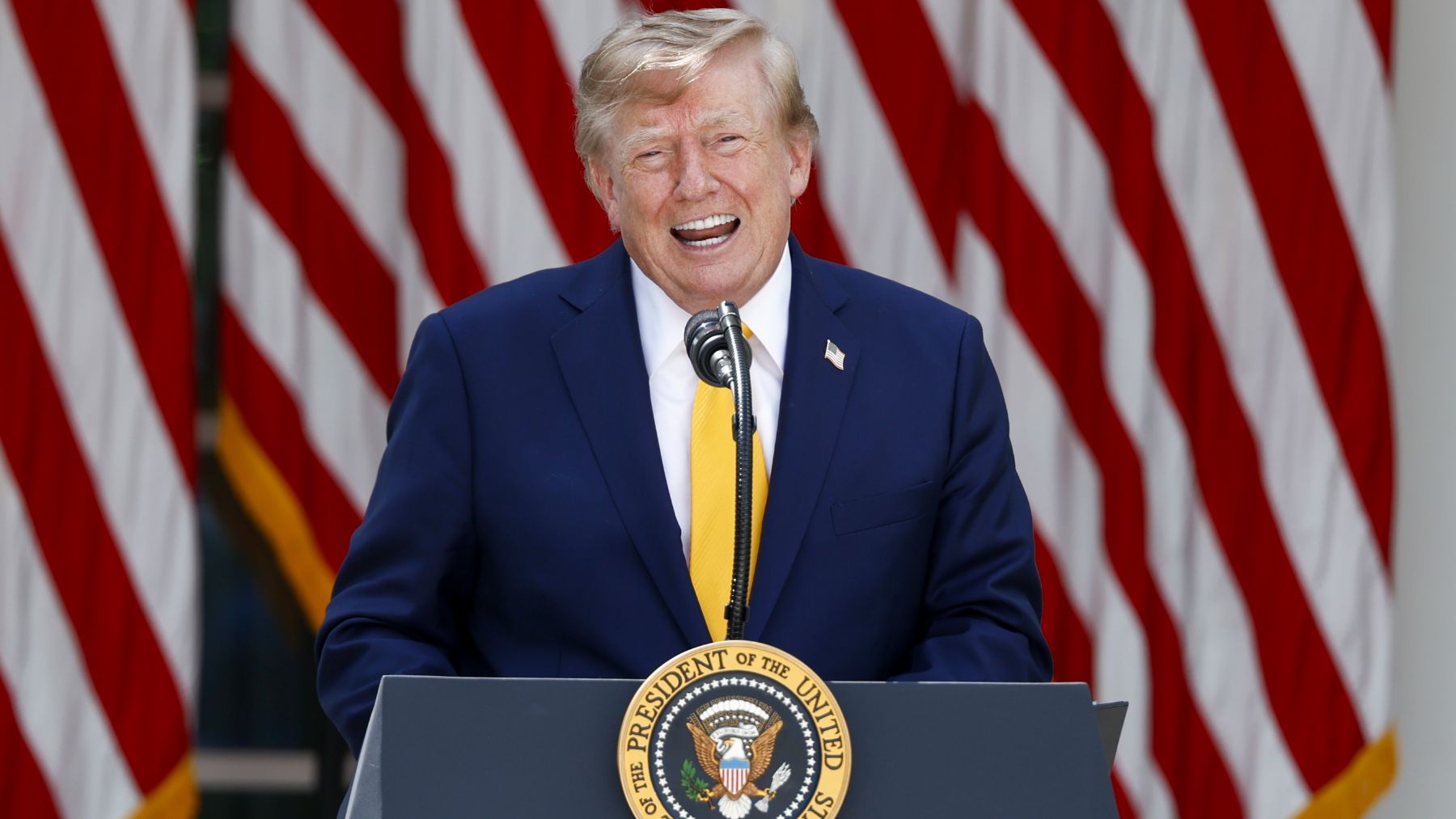 El Supremo de EEUU allana el camino para que Trump pueda restringir el voto por correo